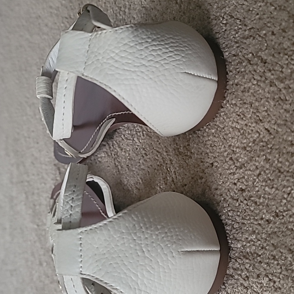 Tory Birch sandals - Picture 2 of 4